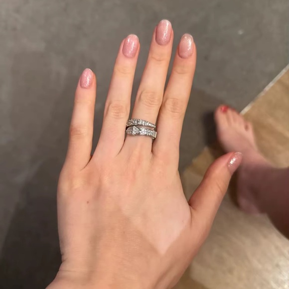 Serpenti Elegant Silver Crystal Ring - Picture 4 of 8